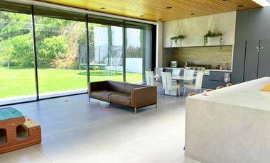 ESPECTACULAR CASA DE VENTA EN NAYÓN CUMBAYÁ!! VISTA!! PISCINA!!