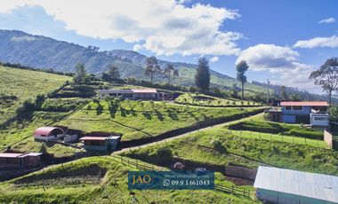 Finca en Venta con Vistas Panorámicas – Oyambarillo, Quito