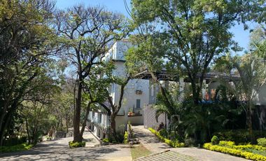 VENDO EN CUERNAVACA DEPARTAMENTO MUY AMPLIO, MAGNÍFICA UBICACIÓN, SEGURIDAD 24/7