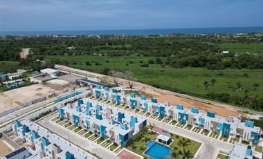 Casa nueva con alberca y seguridad a solo 5 minutos de playa