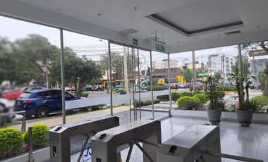 Oficina en venta, cerca a la Clinica Delgado !!!