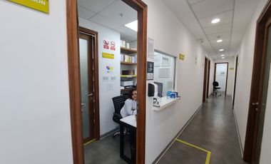 Oficina en venta, cerca a la Clinica Delgado !!!