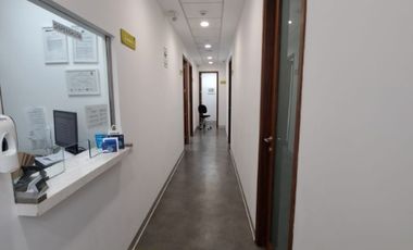 Oficina en venta, cerca a la Clinica Delgado !!!