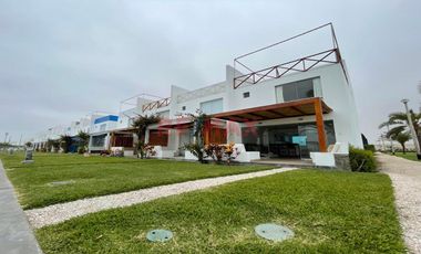 Casa de Playa en Esquina de 3 Pisos, con Club House Cerca Al Boulevard de Asia