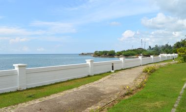 House with Beautiful Landscaped Garden in a beachfront community in Minglanilla, Cebu