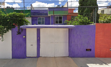 Casa en Venta en Calle Burral ,Col.  Granjas Banthi, 76805 San Juan del Río, Qro.