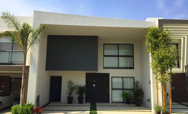 Casa Moderna en Venta en Lomas de Angelópolis II