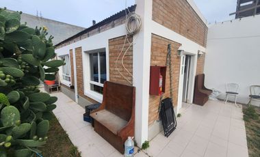 Vendo importante propiedad en Puerto madryn Hostel  y local comercial .