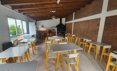 Vendo importante propiedad en Puerto madryn Hostel  y local comercial .