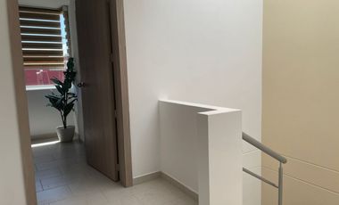EN CALDERÓN SE VENDE CASA