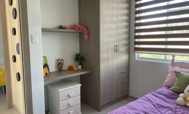 EN CALDERÓN SE VENDE CASA