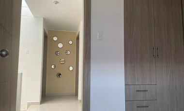 EN CALDERÓN SE VENDE CASA
