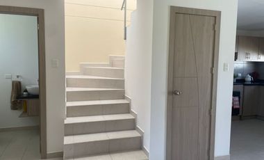 EN CALDERÓN SE VENDE CASA