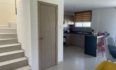 EN CALDERÓN SE VENDE CASA