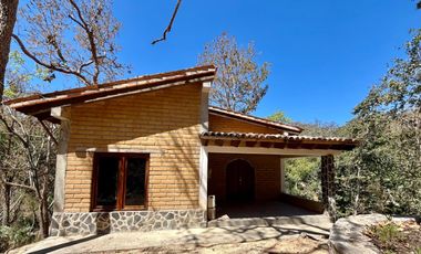 CASA EN LAS JUNTAS Y LOS VERANOS