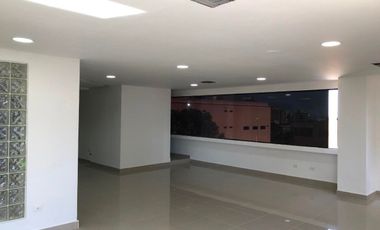 Arriendo oficina en centro empresarial la previsora en Alto Prado