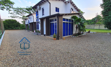 ¡Finca de ensueño! 6 cabañas, piscina, cancha de pasto sintético y acceso al río. ¡No te pierdas esta oportunidad!