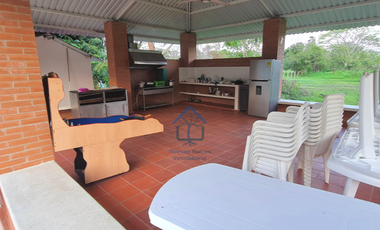 ¡Finca de ensueño! 6 cabañas, piscina, cancha de pasto sintético y acceso al río. ¡No te pierdas esta oportunidad!