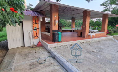 ¡Finca de ensueño! 6 cabañas, piscina, cancha de pasto sintético y acceso al río. ¡No te pierdas esta oportunidad!