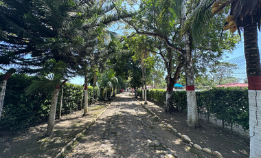 ¡Finca de ensueño! 6 cabañas, piscina, cancha de pasto sintético y acceso al río. ¡No te pierdas esta oportunidad!