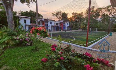 ¡Finca de ensueño! 6 cabañas, piscina, cancha de pasto sintético y acceso al río. ¡No te pierdas esta oportunidad!