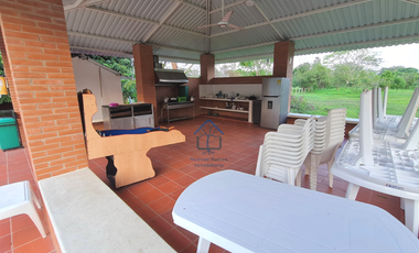¡Finca de ensueño! 6 cabañas, piscina, cancha de pasto sintético y acceso al río. ¡No te pierdas esta oportunidad!