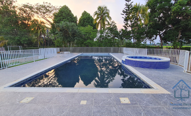 ¡Finca de ensueño! 6 cabañas, piscina, cancha de pasto sintético y acceso al río. ¡No te pierdas esta oportunidad!