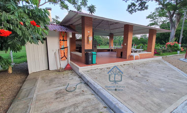 ¡Finca de ensueño! 6 cabañas, piscina, cancha de pasto sintético y acceso al río. ¡No te pierdas esta oportunidad!