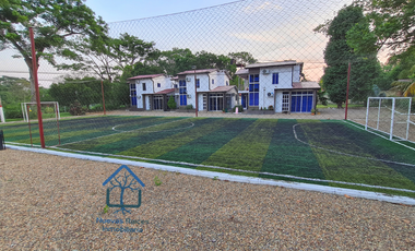 ¡Finca de ensueño! 6 cabañas, piscina, cancha de pasto sintético y acceso al río. ¡No te pierdas esta oportunidad!