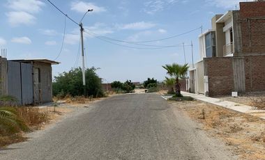 VENDO CASA DOS PISOS EN LA URB. MONTE BELLO - PIURA