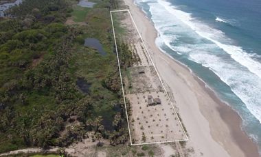 Terreno con Mas de 420 metros Frente de Playa