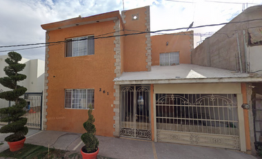 Oportunidad de Inversion  Hermosa Casa en Aquiles Serdán 261, Zona Centro,Lerdo, Dgo.