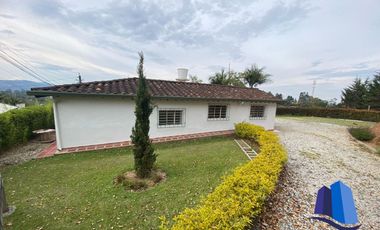 Casa campestre en venta ubicada en el municipio de Rionegro Antioquia, vereda Cabeceras sector Llanogrande