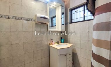 Leon Propiedades vende parcela con casa en sector Cuyuncavi, Curacavi.