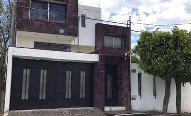 Casa en venta, amplia en Lomas de Santa Maria. Cercana a la Uvaq, instituto Valladolid, Altozano.