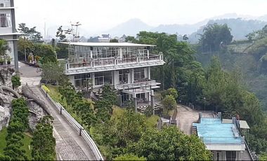 DI HOTEL MURAH JAWA TENGAH DI TAWANGMANGU LUAS 4 HEKTAR RIVER HILL