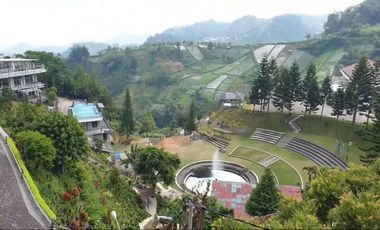 DI HOTEL MURAH JAWA TENGAH DI TAWANGMANGU LUAS 4 HEKTAR RIVER HILL