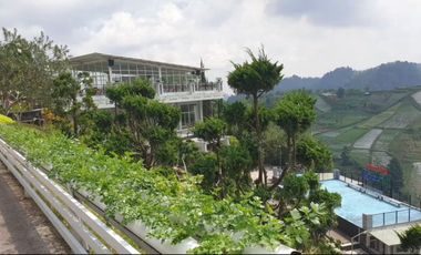 DI HOTEL MURAH JAWA TENGAH DI TAWANGMANGU LUAS 4 HEKTAR RIVER HILL