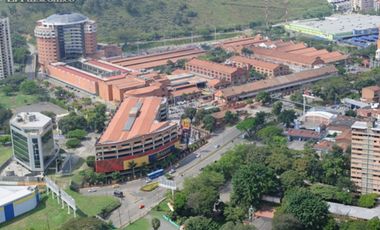 ARRIENDO OFICINA EN CENTRO COMERCIAL CHIPICHAPE