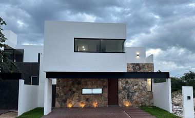 CASA EN VENTA EN PRIVADA PRADERAS DEL MAYAB MOD. TRÉBOL