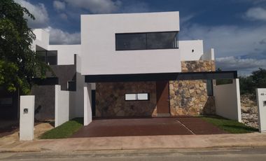 CASA EN VENTA EN PRIVADA PRADERAS DEL MAYAB MOD. TRÉBOL
