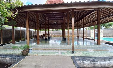 Rumah Mewah dengan Tanah yang luas ada kolam renang & Pendopo di Maguwo Sleman