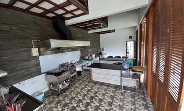 Rumah Mewah dengan Tanah yang luas ada kolam renang & Pendopo di Maguwo Sleman