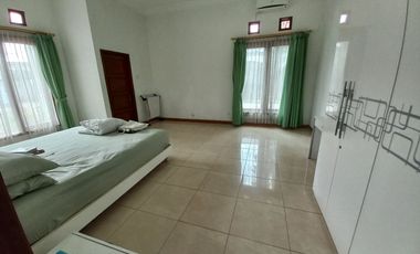 Rumah Mewah dengan Tanah yang luas ada kolam renang & Pendopo di Maguwo Sleman