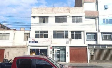 Vendo Amplia Casa de 4 Pisos en Av Sáenz Peña Cuadra 13 - Chiclayo