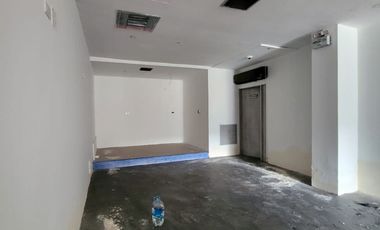 En venta estratégico Local Comercial en Edificio Torres del Norte