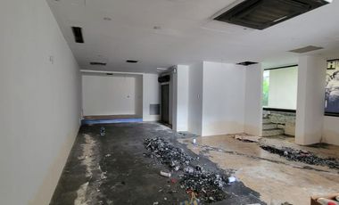 En venta estratégico Local Comercial en Edificio Torres del Norte