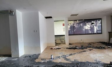 En venta estratégico Local Comercial en Edificio Torres del Norte