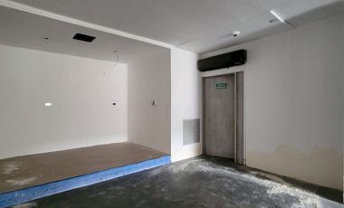 En venta estratégico Local Comercial en Edificio Torres del Norte