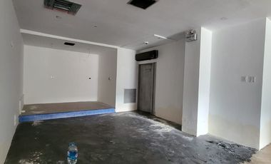 En venta estratégico Local Comercial en Edificio Torres del Norte